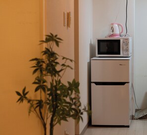 Apartment | Private kitchen | Full-size fridge, microwave, stovetop, cookware/dishes/utensils