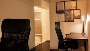 Desk, free WiFi - Hotel The World Osaka Dotonbori (Osaka)