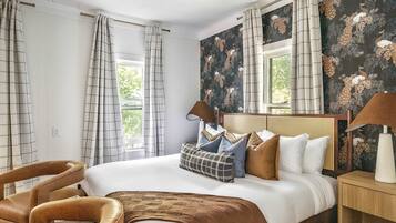 5 bedrooms, desk, iron/ironing board, travel cot