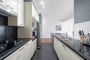 Fridge, microwave, oven, stovetop