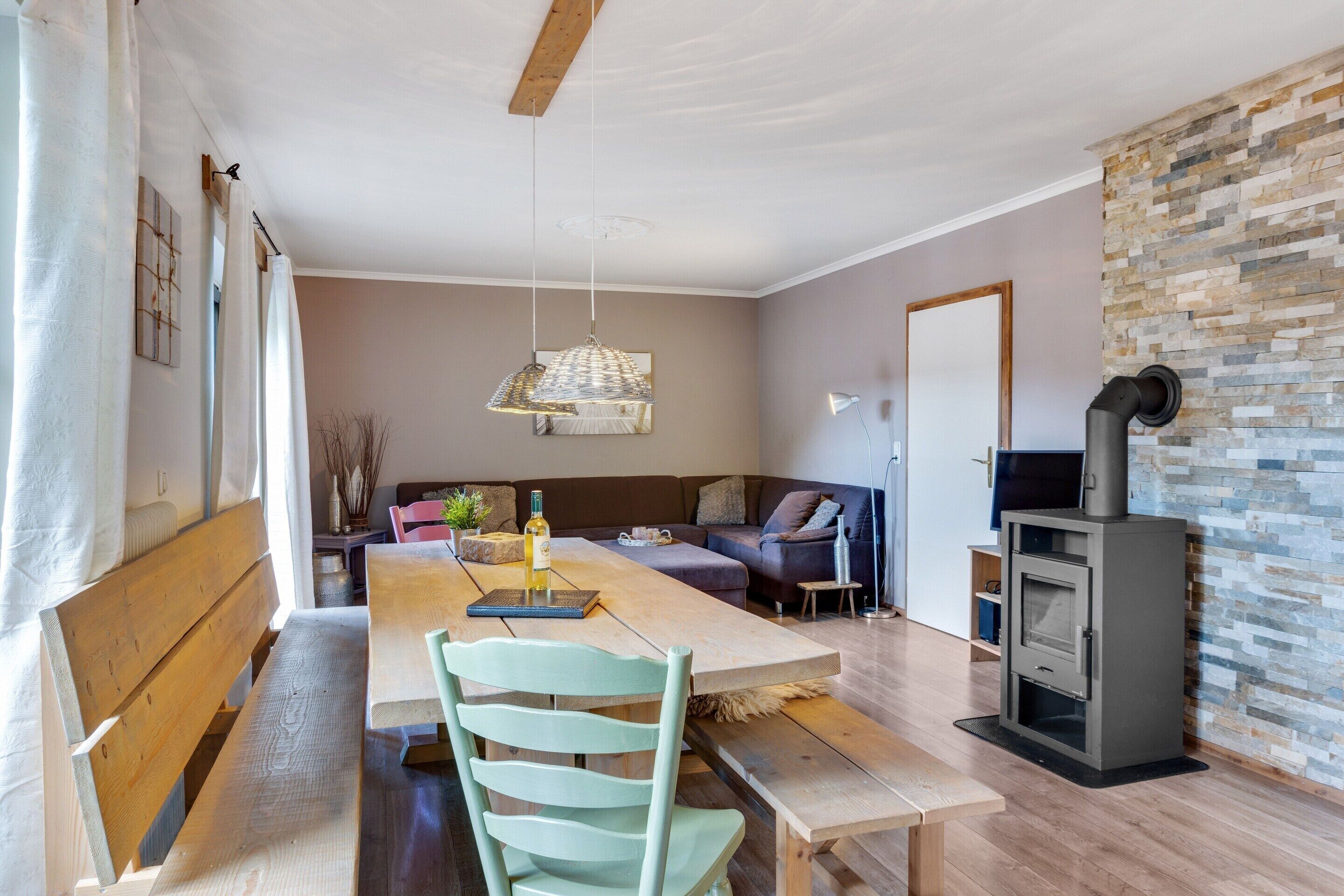 Comfort-Chalet, 2 Schlafzimmer | Wohnzimmer | Kamin