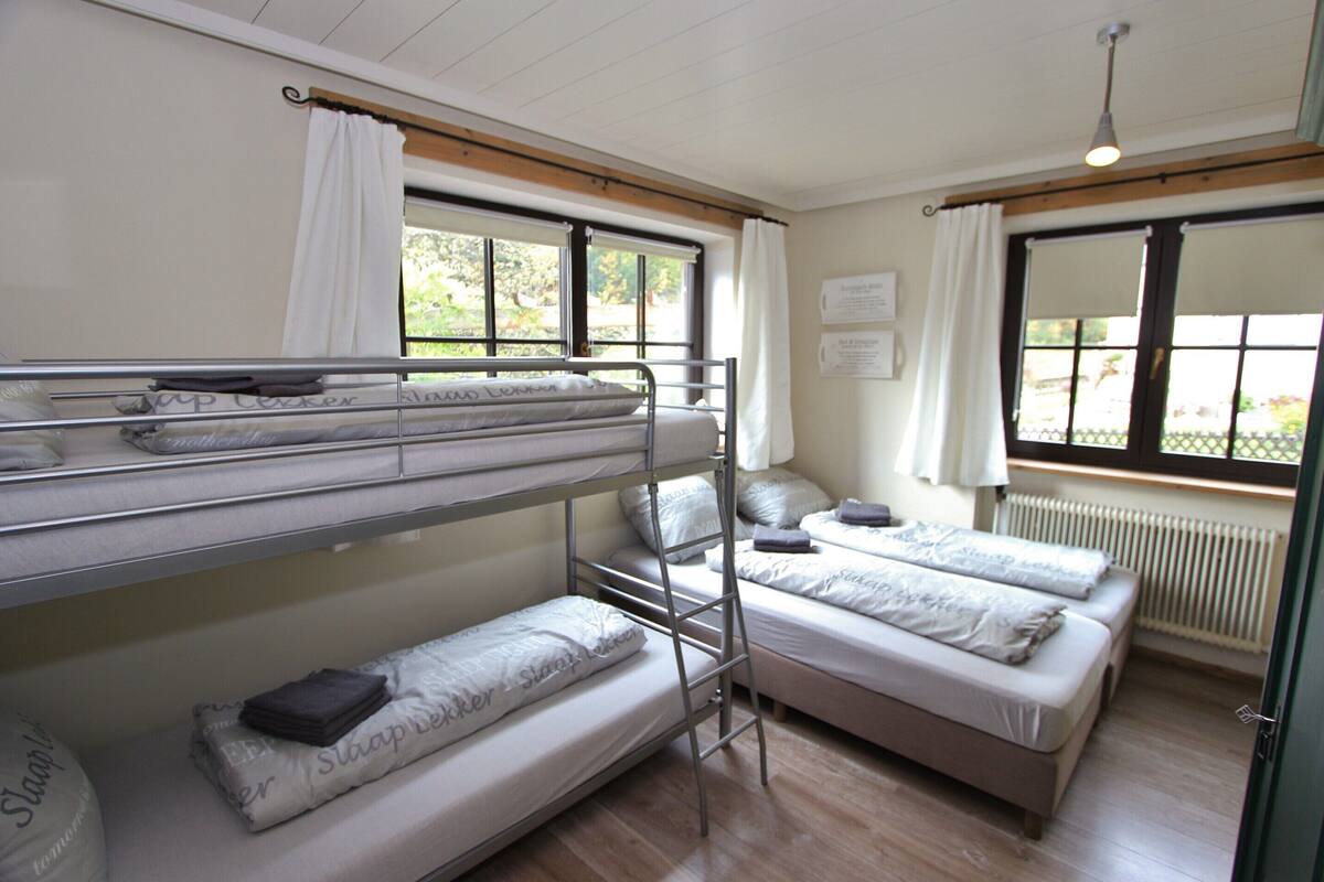 Classic-Chalet, Mehrere Schlafzimmer | 9 Schlafzimmer, individuell eingerichtet, Bettwäsche