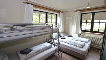 Classic-Chalet, Mehrere Schlafzimmer | 9 Schlafzimmer, individuell eingerichtet, Bettwäsche