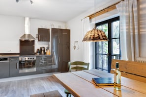 舒适木屋, 2 间卧室 | 私人厨房 | 冰箱、微波炉、烤箱、洗碗机