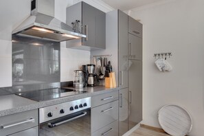 Deluxe Chalet, 2 Bedrooms | Private kitchen | Fridge, microwave, oven, dishwasher - Chalet in Leogang Near Ski Slopes (Leogang)