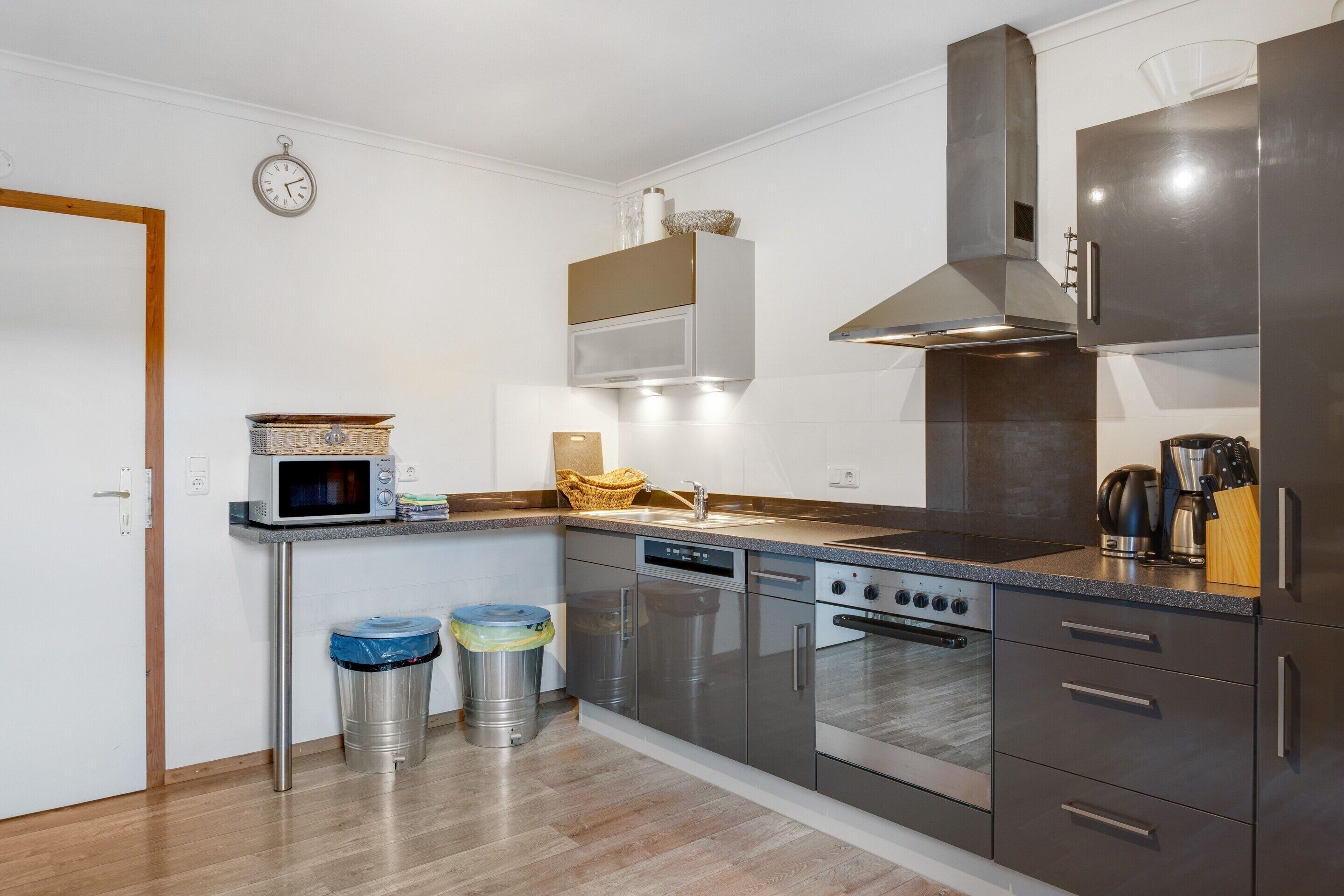 Comfort Chalet, 2 Bedrooms | Private kitchen | Fridge, microwave, oven, dishwasher