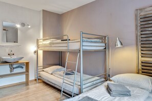 Comfort-chalet, 2 makuuhuonetta | 9 makuuhuonetta, yksilöllisesti kalustettu, vuodevaatteet
