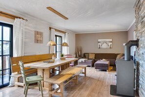Living room - Chalet in Leogang Near Ski Slopes (Leogang)