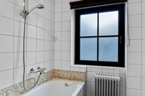 Comfort Chalet, 2 Bedrooms | Bathroom | Shower