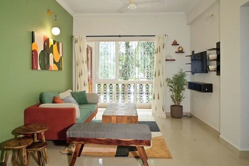 Styled midcentury apartment with huge terrace. 5 minute walk to the beach!