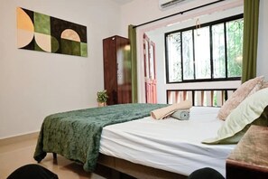 Iron/ironing board, WiFi, bed sheets