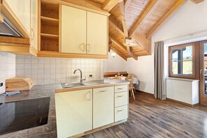 冷蔵庫、電子レンジ、コンロ、食器洗い機