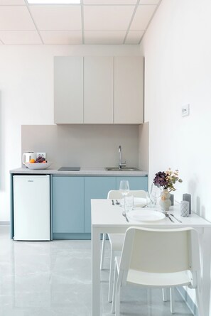 Deluxe appartement | Privékeuken | Kookgerei, borden en bestek