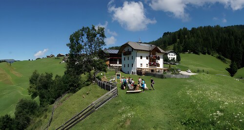 Apartamento 'Ciablun Sas Dla Crusc' con vistas a la montaña, terraza compartida y Wi-Fi