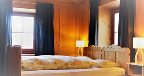 WiFi, bed sheets