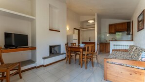 Classic-Apartment, 3 Schlafzimmer | Wohnzimmer