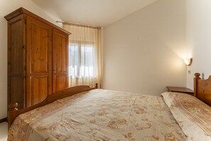 Comfort Apartment, 4 Bedrooms | 7 bilik tidur, dilengkapkan perabot secara berasingan 
