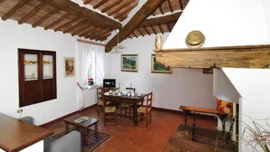 Living room - Charming House in Tuscany With Pool & Views (Sovicille)