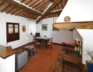 Living room - Charming House in Tuscany With Pool & Views (Sovicille)