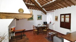 Living room - Charming House in Tuscany With Pool & Views (Sovicille)