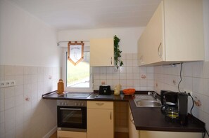 Apartamento conforto, 4 quartos | Cozinha privada | Fogão, cafeteira/chaleira