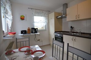 Ovn og kaffetrakter/tekoker