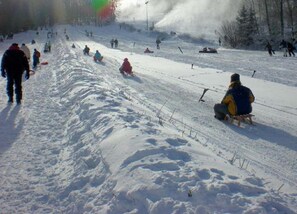 شقة للصفوة - غرفتا نوم | الإطلالة من المنشأة