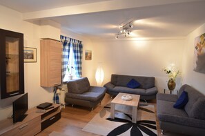 Comfort Apartment, 4 Bedrooms | Living room - Ferienwohnung im Sauerland (Olsberg)