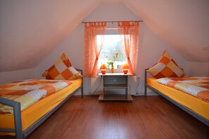 14 bedrooms, individually furnished, bed sheets - Ferienwohnung im Sauerland (Olsberg)