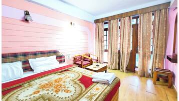 Deluxe Double Room, Multiple Beds | Hypo-allergenic bedding, desk, free WiFi, bed sheets