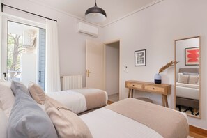3 bedrooms, desk, soundproofing, iron/ironing board - Family Escape in Chalandri -Parnassidos 10 (Chalandri)