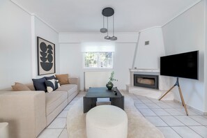 TV - Family Escape in Chalandri -Parnassidos 10 (Chalandri)