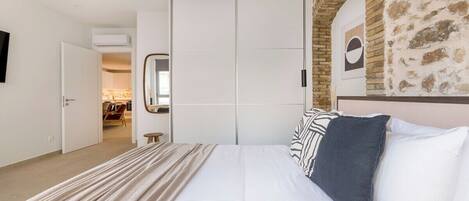 2 bedrooms, desk, iron/ironing board, free WiFi