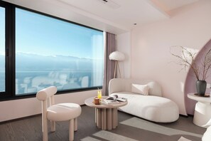 Romanttinen huone | Ylelliset vuodevaatteet, untuvapeitot, pillowtop-patjalliset sängyt