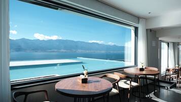 Petit déjeuner composé de spécialités régionales compris tous les jours