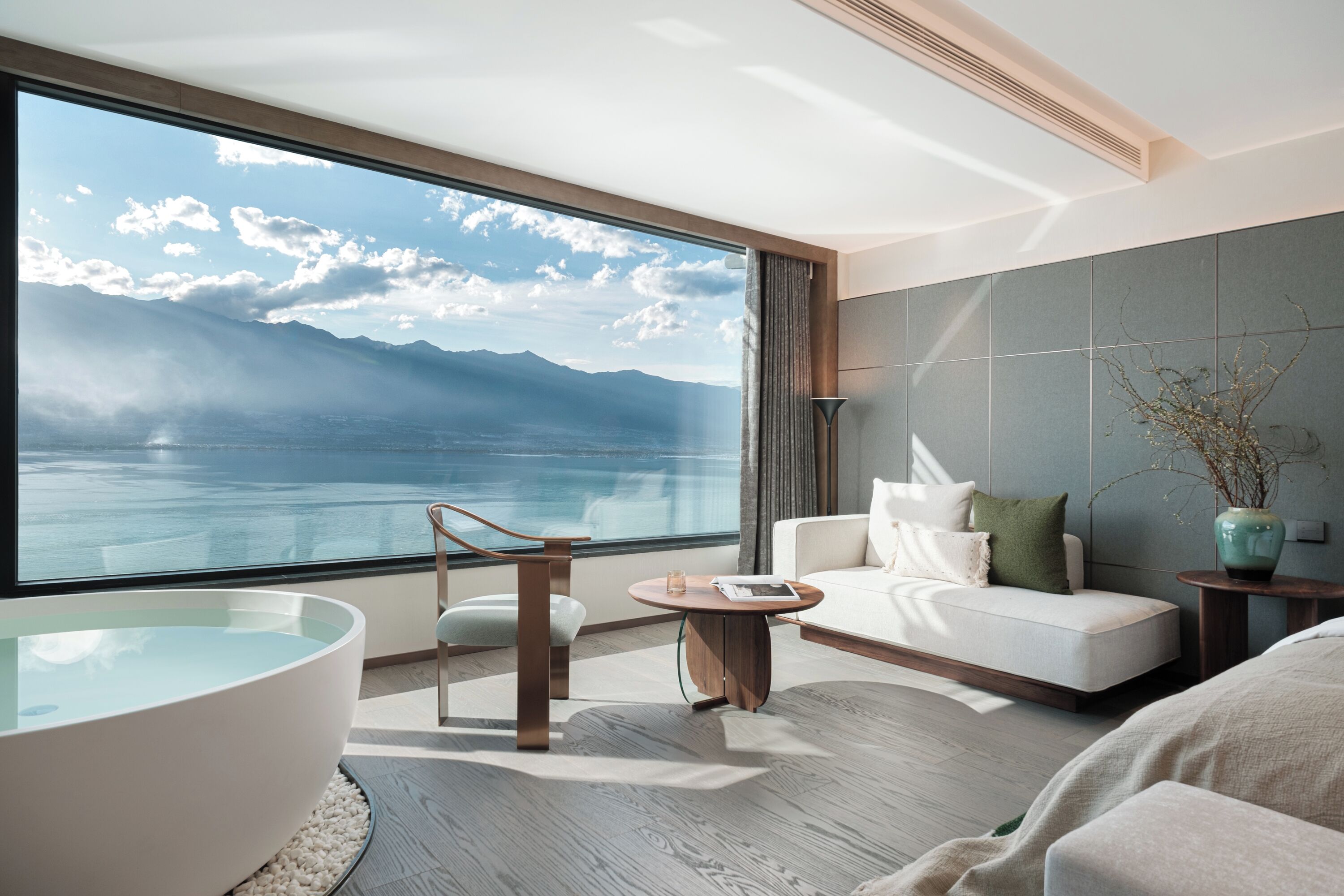 Elite Room | Premium bedding, down comforters, pillowtop beds, free minibar