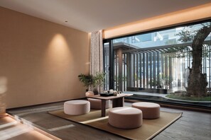 Executive Room | Premium bedding, down comforters, pillowtop beds, free minibar