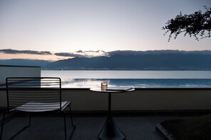 Quarto sênior | Roupas de cama premium, edredons de pluma, camas com colchões pillow-top