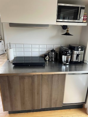 House, 1 Bedroom, Balcony | Private kitchen