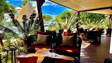 Bar al costat de la piscina