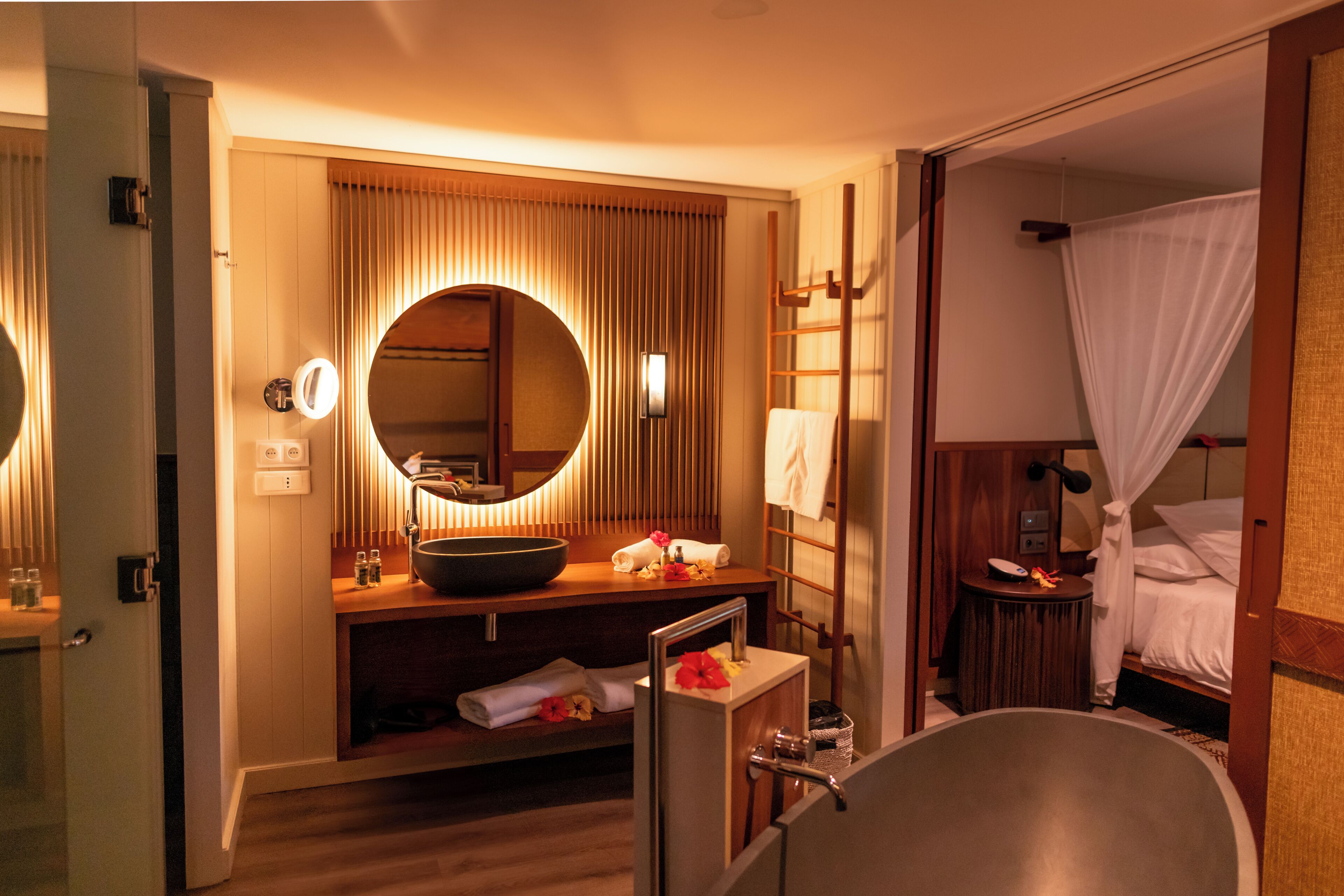 Deluxe kamer, 1 twee- of 2 eenpersoonsbedden, balkon, uitzicht op tuin | Badkamer | Een aparte badkuip en douche, gratis toiletartikelen, een haardroger