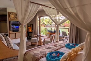 Luxury Bungalow, Overwater | Premium bedding, pillowtop beds, minibar, desk - HOTEL WADRA BAY (Lifou)