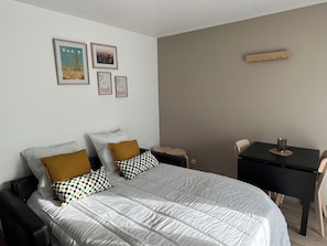 1 bedroom, desk, iron/ironing board, free WiFi