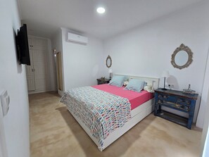 3 chambres, fer et planche à repasser, accès au Wi-Fi (inclus)