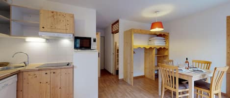 Apartment | Dining