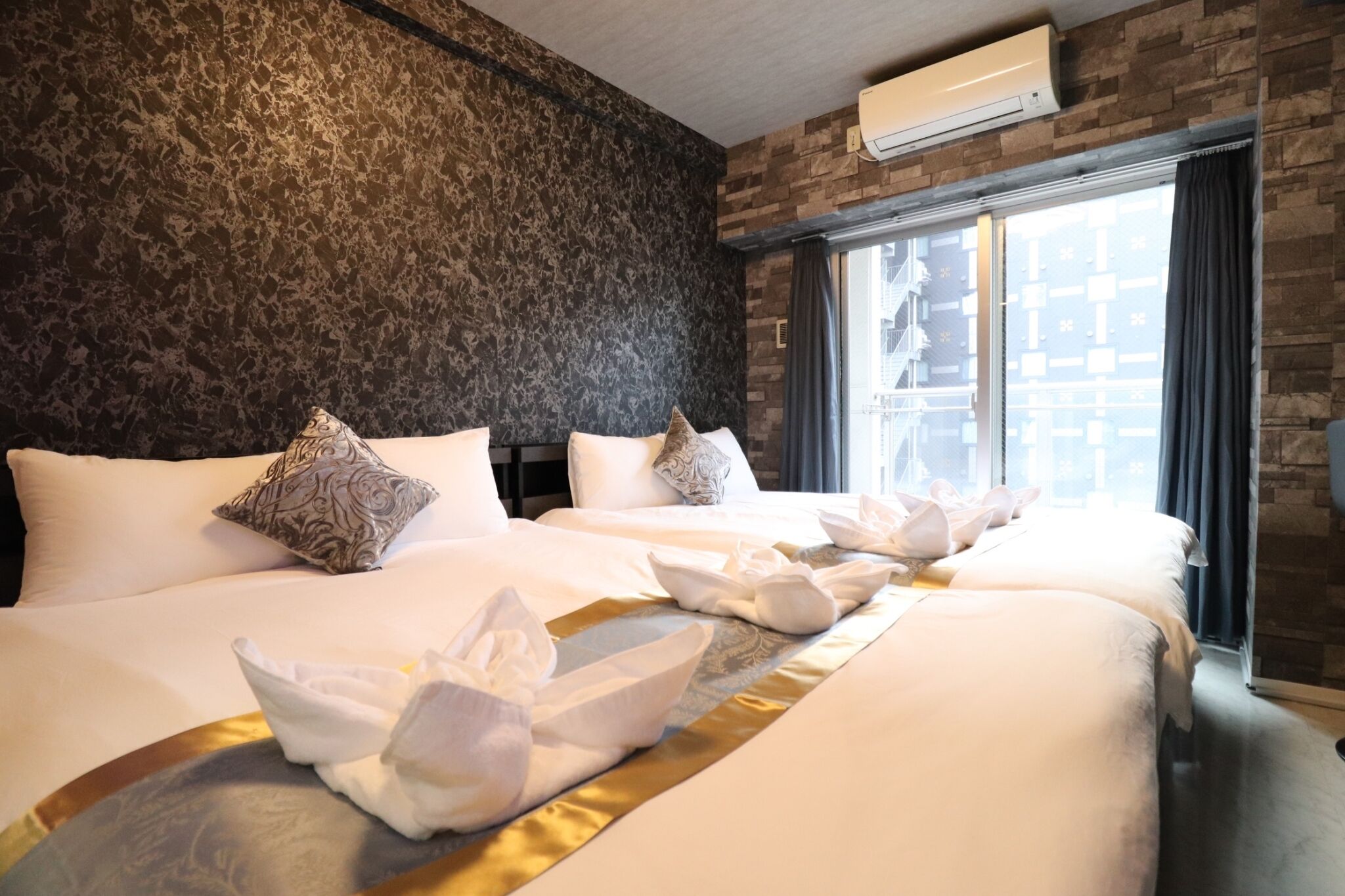 遮光カーテン、WiFi (無料)