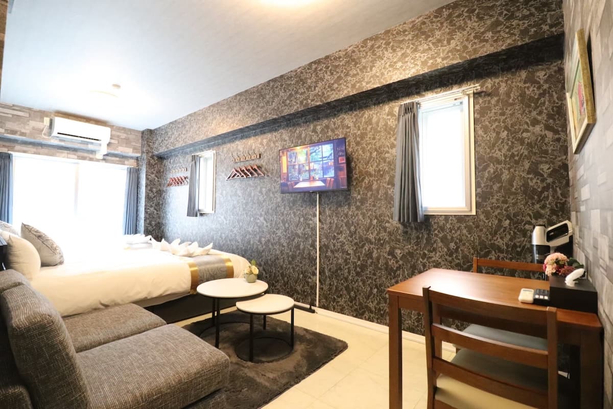 Classic-huone, parveke | Pimennysverhot, ilmainen Wi-Fi