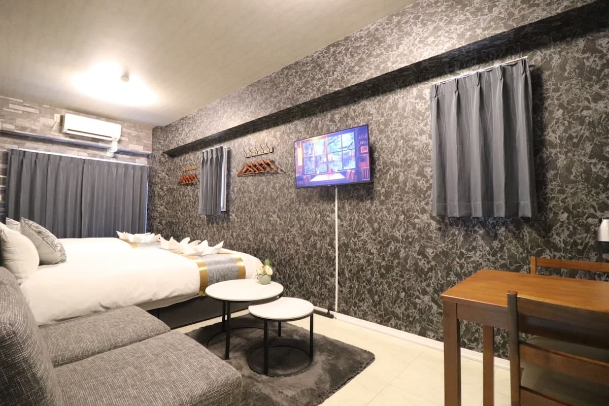 Kaupunkihuone, parveke | Pimennysverhot, ilmainen Wi-Fi