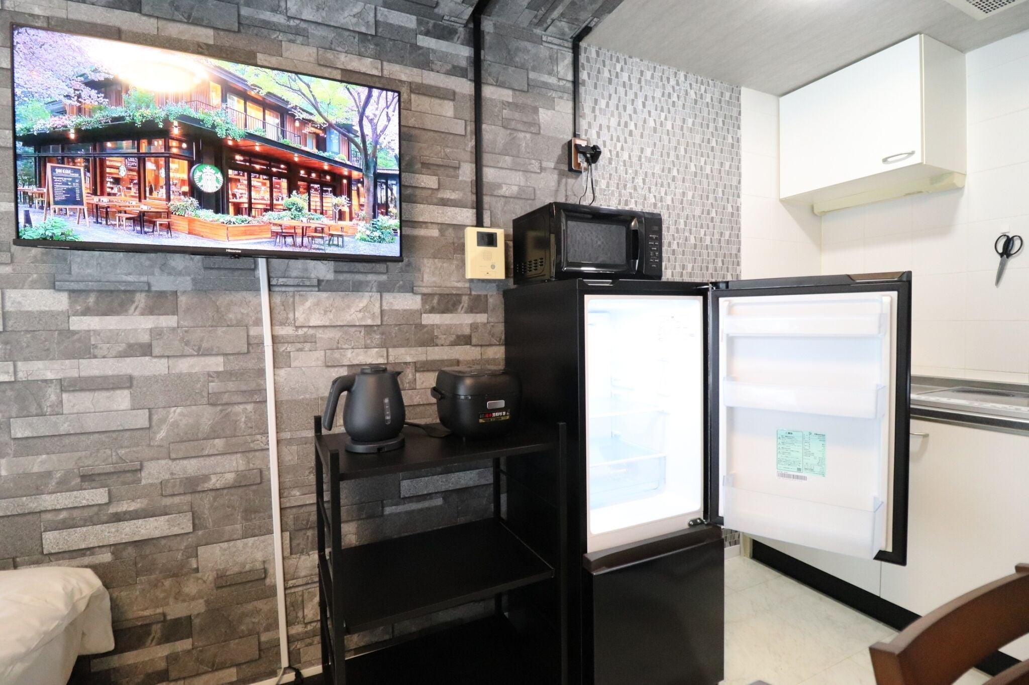 Full-size fridge, microwave, stovetop, cookware/dishes/utensils