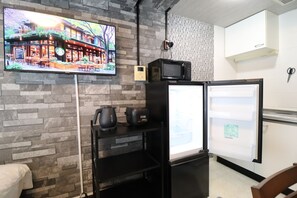 Full-size fridge, microwave, stovetop, cookware/dishes/utensils